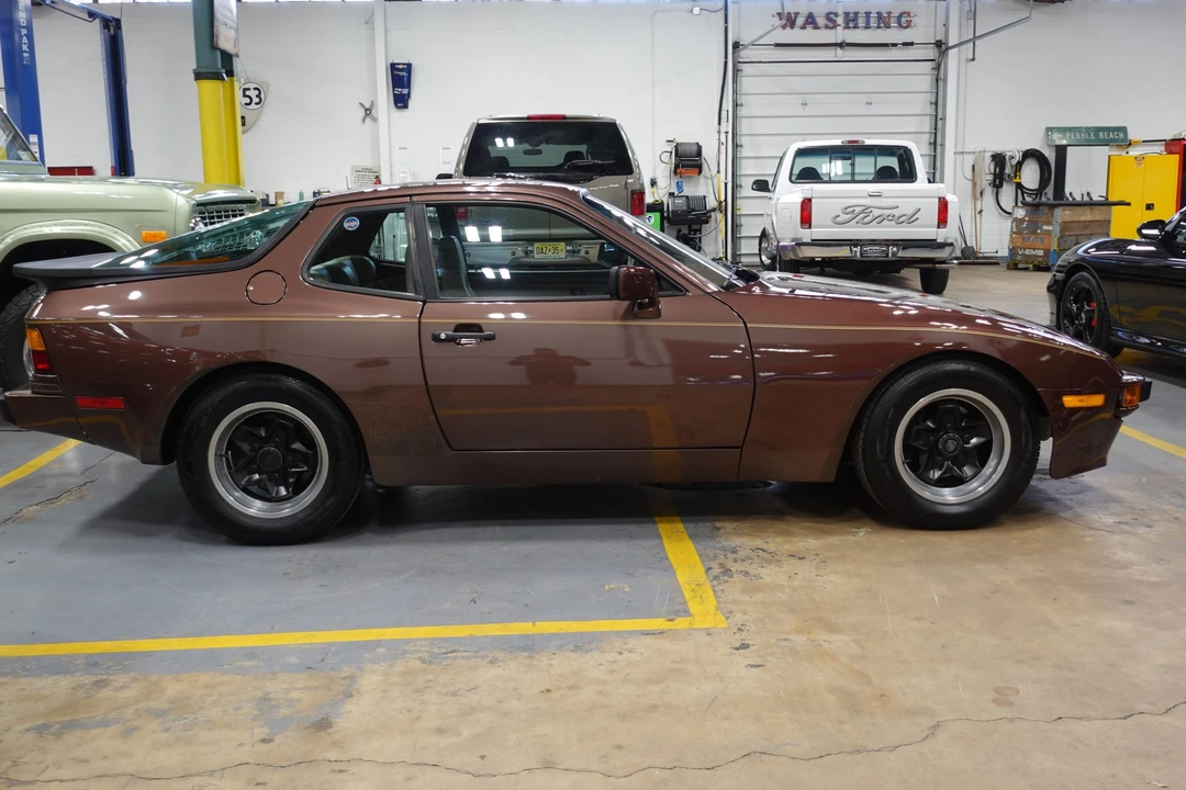 1985 Porsche 944 - Image 16 of 31