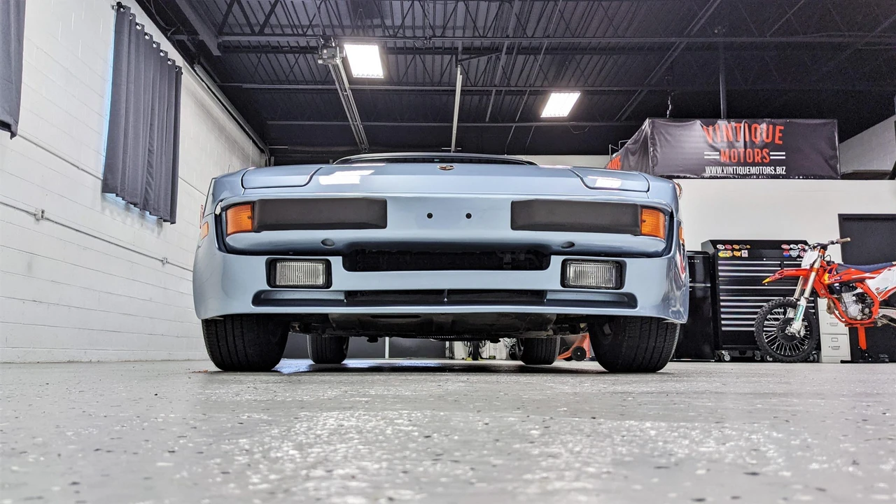 1985 Porsche 944 - Image 18 of 31