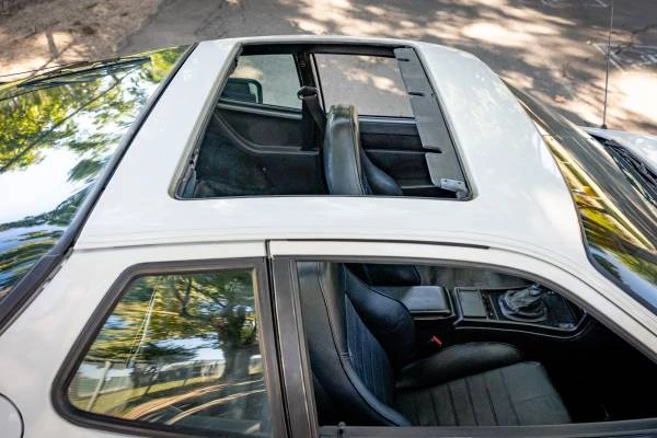 1985 Porsche 944 - Image 17 of 20