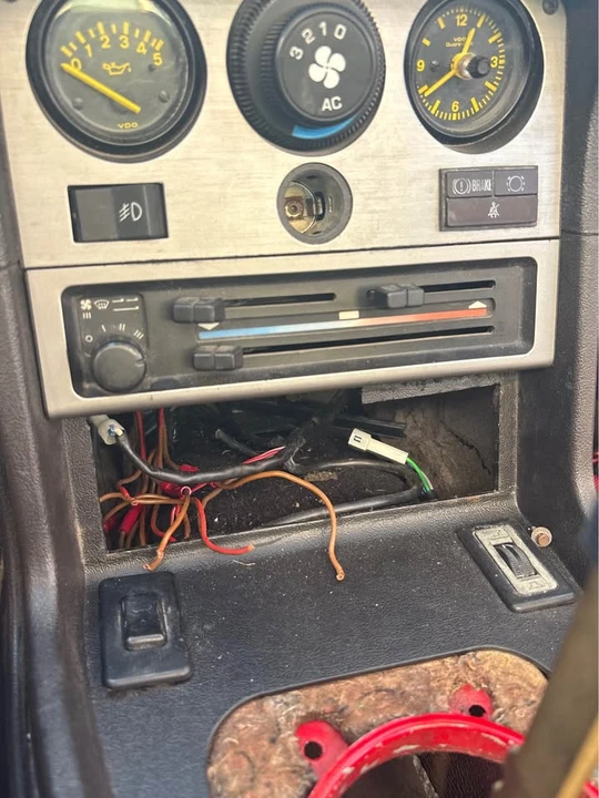 1985 Porsche 944 - Image 9 of 17
