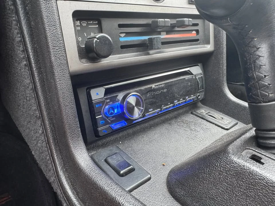 1985 Porsche 944 - Image 13 of 16