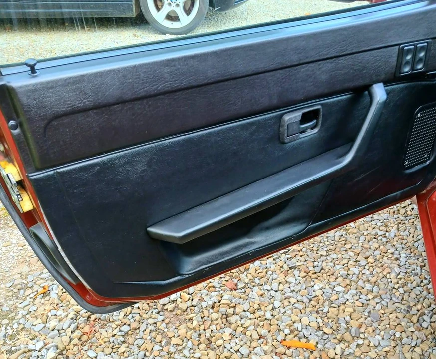 1985 Porsche 944 - Image 8 of 17