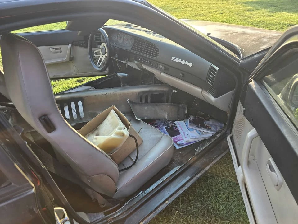 1985 Porsche 944 - Image 9 of 15