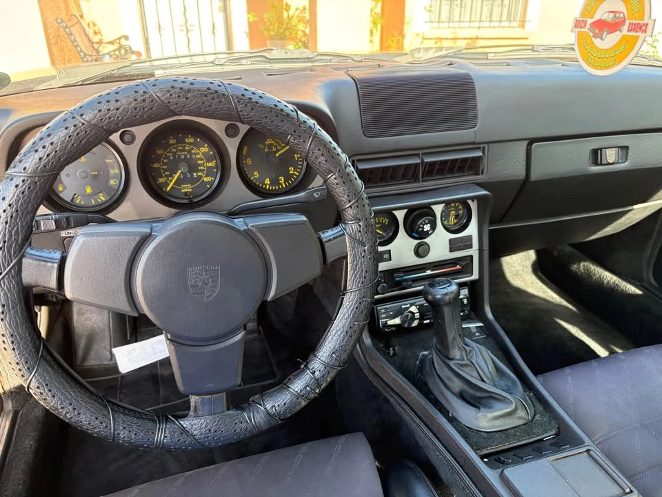 1985 Porsche 944 - Image 13 of 20