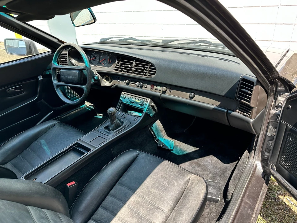 1985 Porsche 944 - Image 6 of 10
