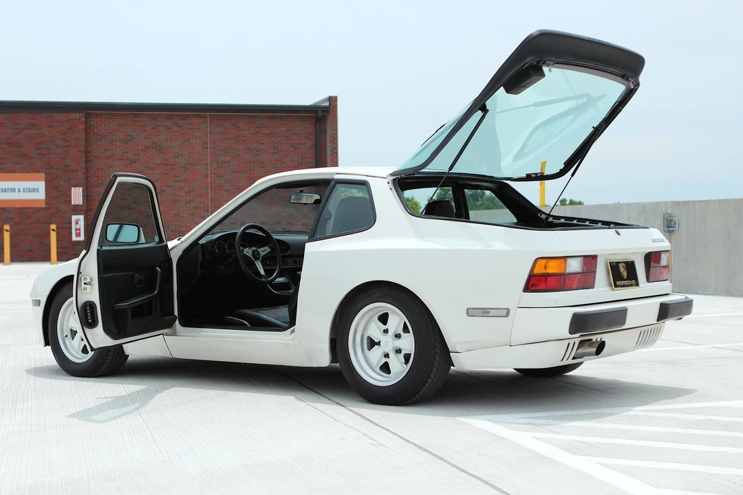 1985 Porsche 944 - Image 16 of 31