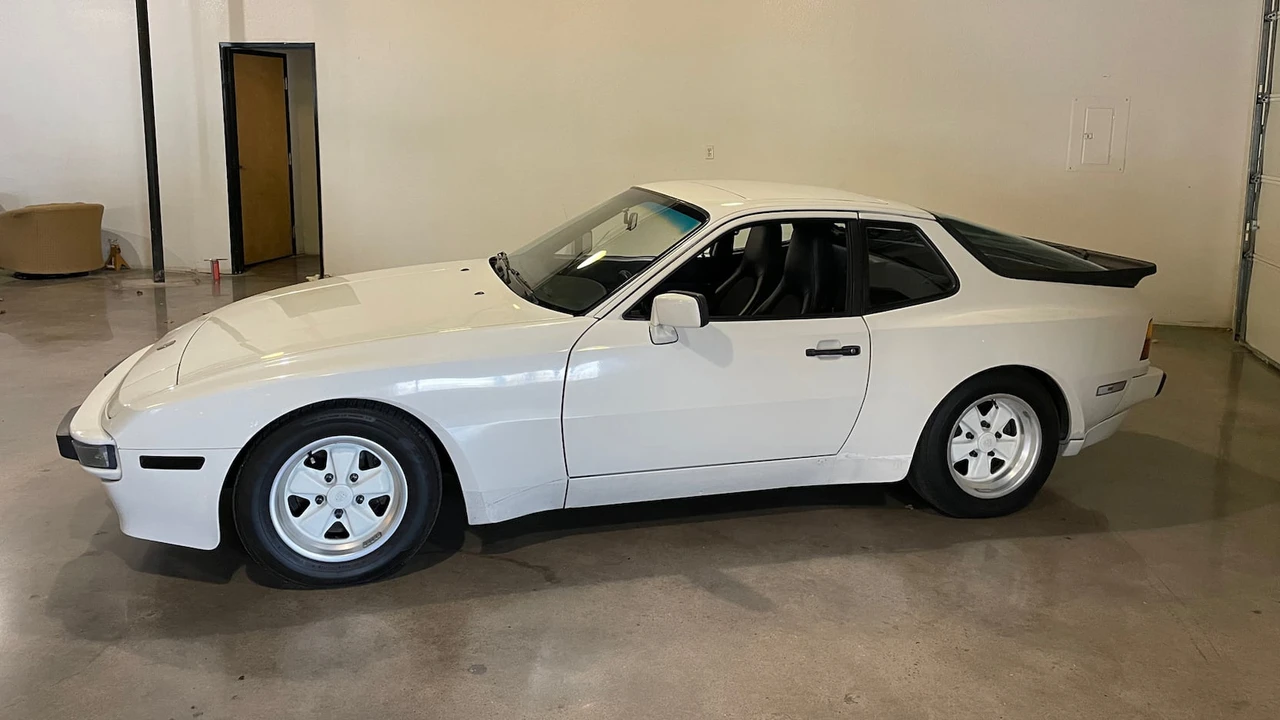 1985 Porsche 944 - Image 2 of 5