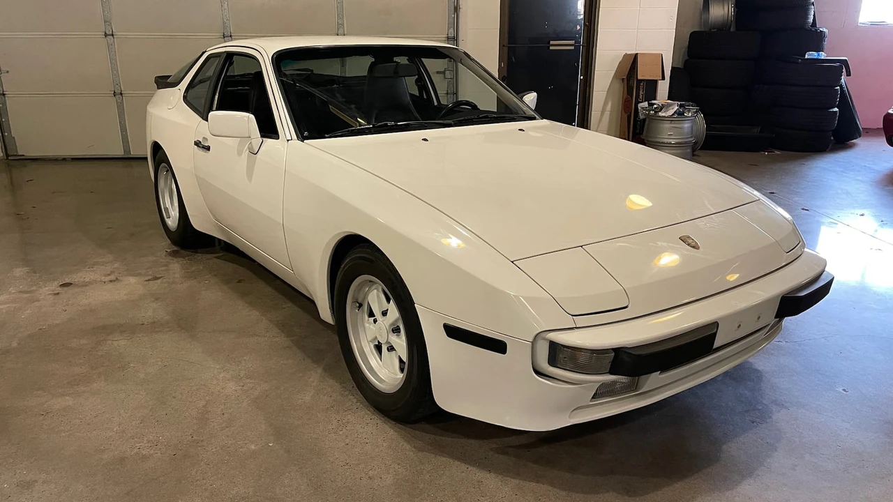 1985 Porsche 944 - Image 3 of 5