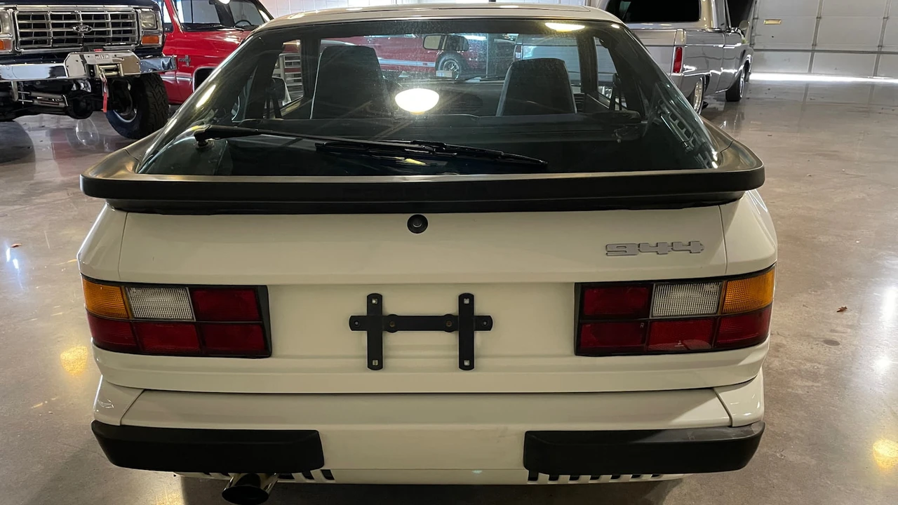 1985 Porsche 944 - Image 4 of 5