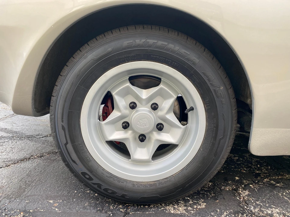 1985 Porsche 944 - Image 28 of 31