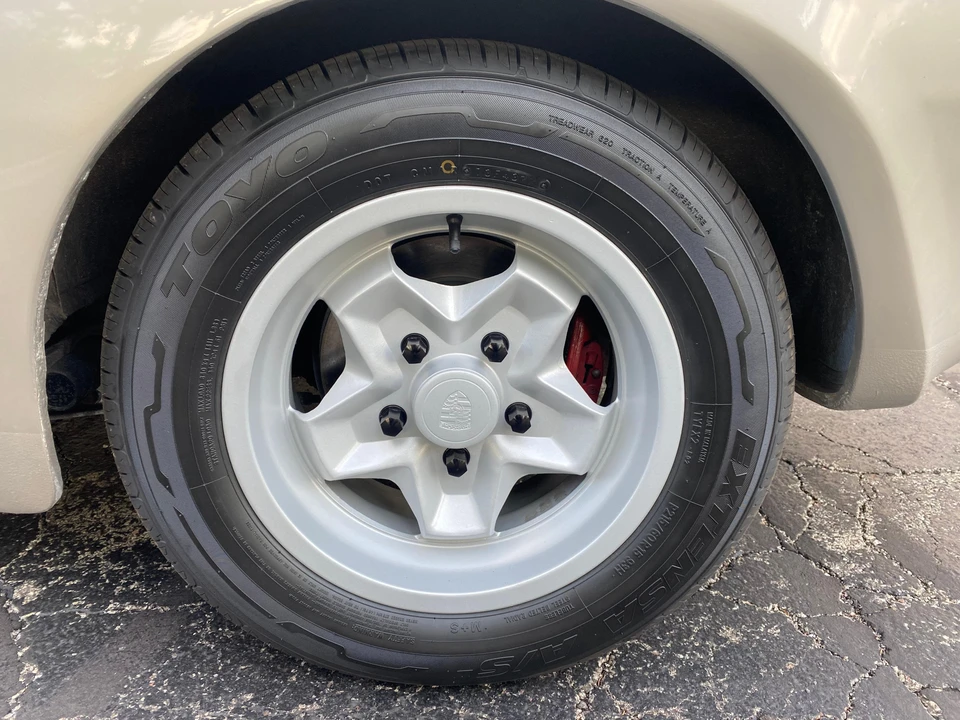1985 Porsche 944 - Image 27 of 31