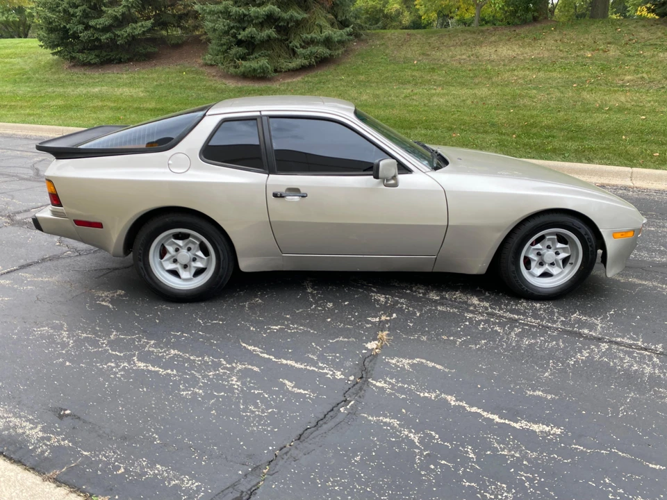 1985 Porsche 944 - Image 22 of 31
