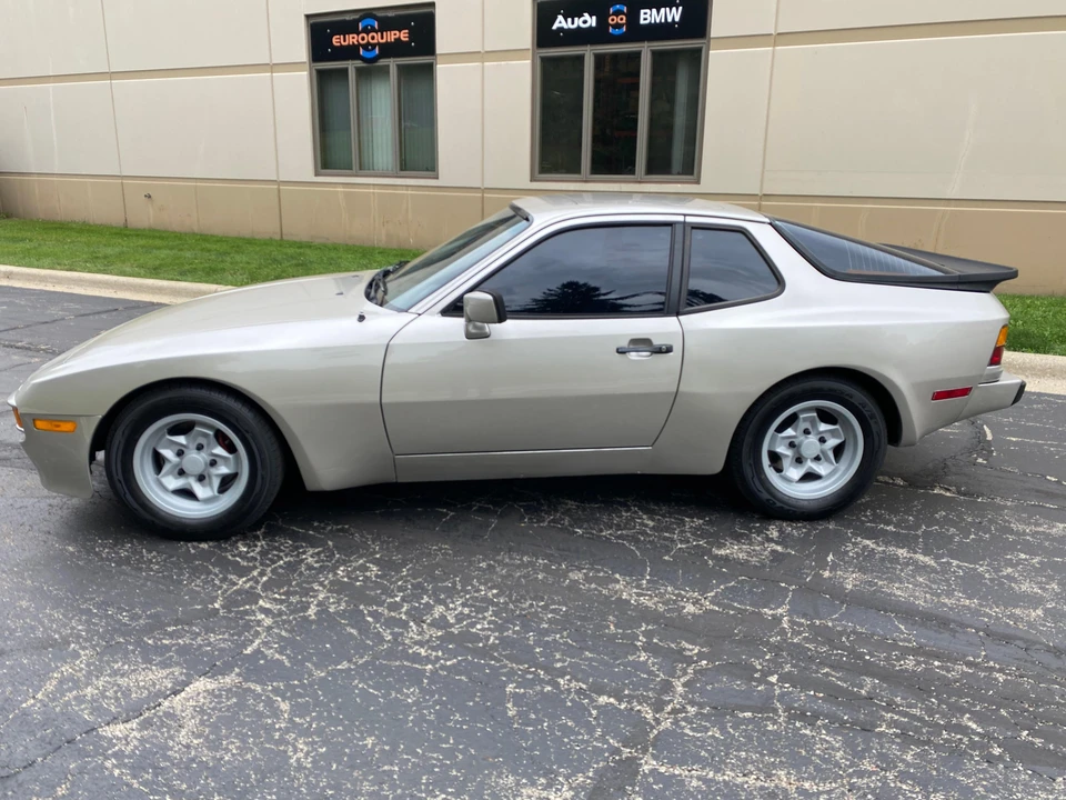 1985 Porsche 944 - Image 11 of 31