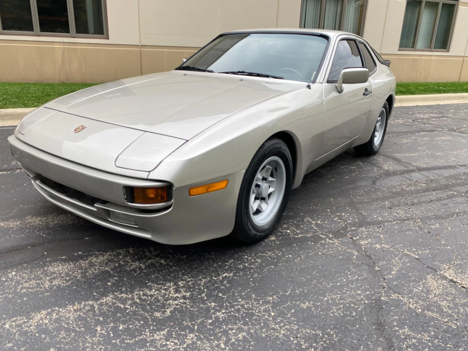 1985 Porsche 944 - Image 10 of 31