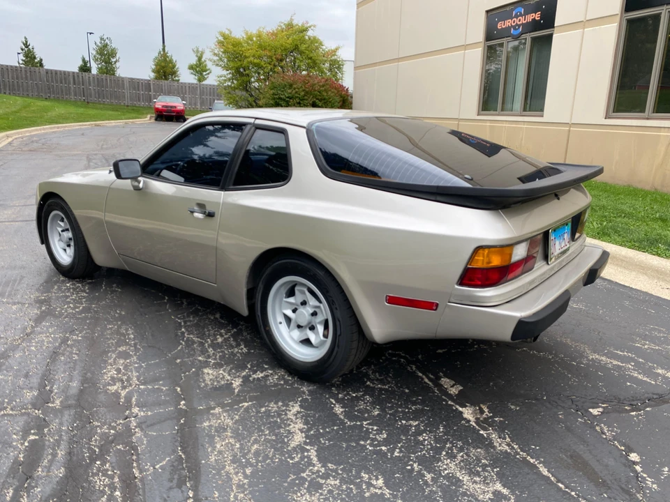 1985 Porsche 944 - Image 14 of 31