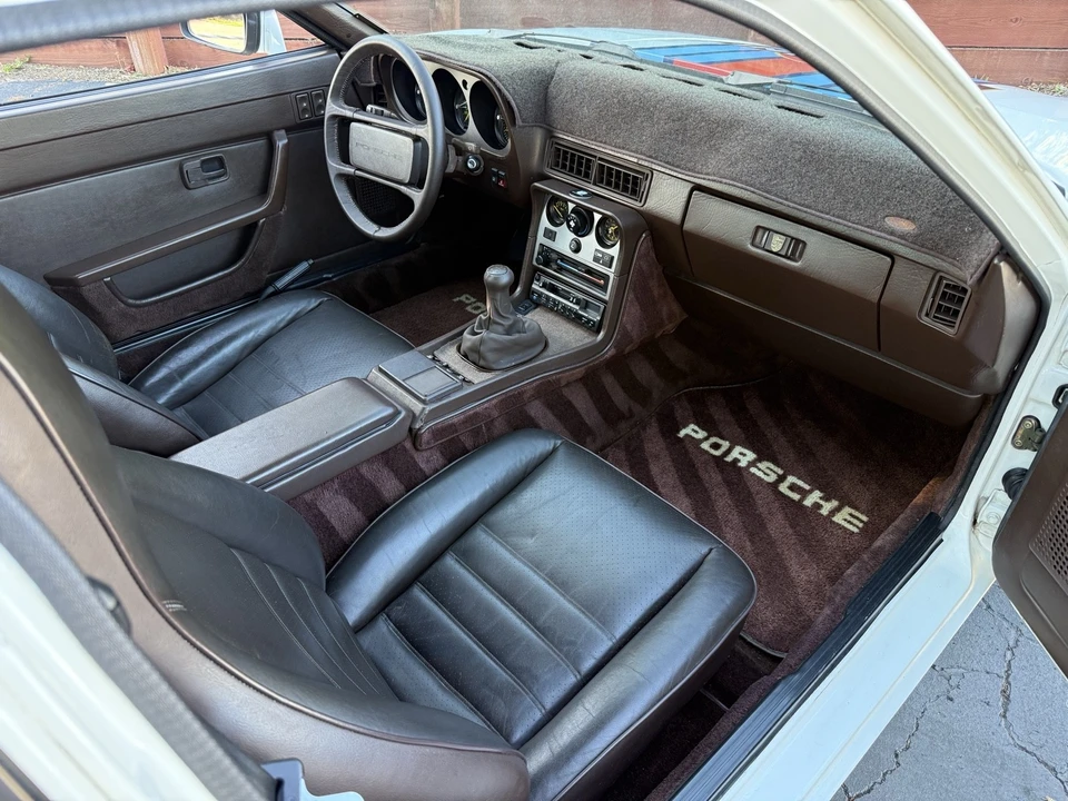 1985 Porsche 944 - Image 13 of 20
