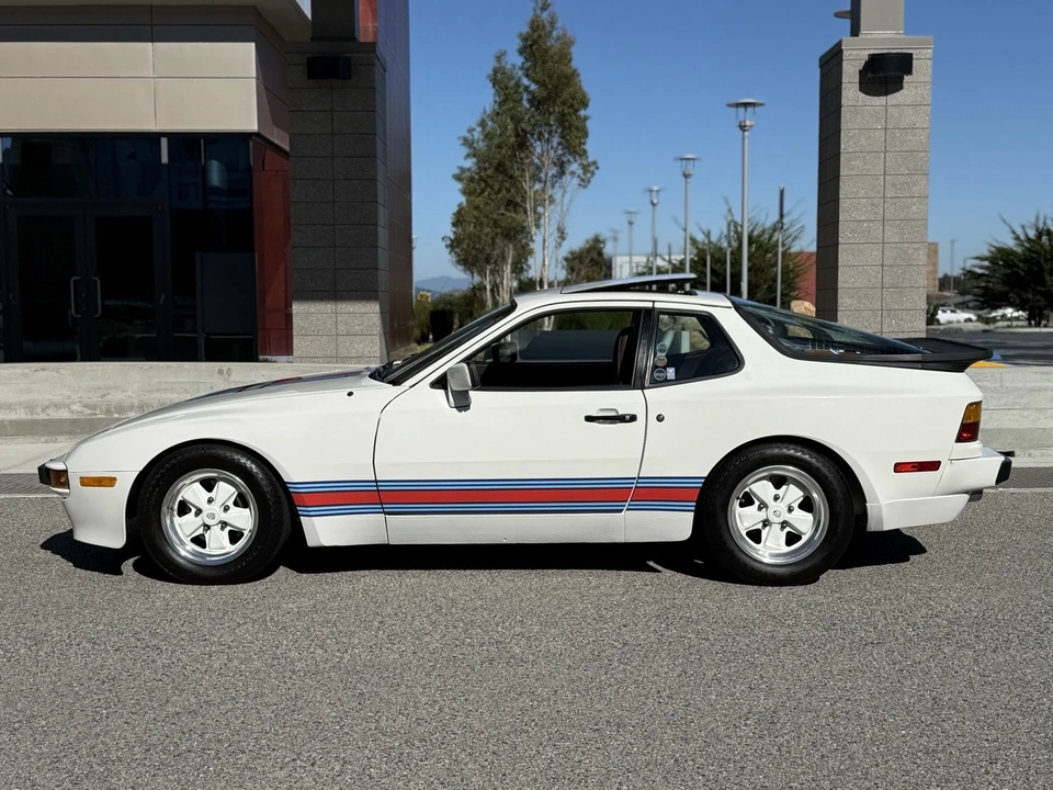 1985 Porsche 944 - Image 9 of 20