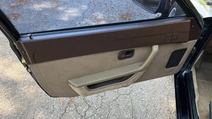 1985 Porsche 944 - Image 6 of 9