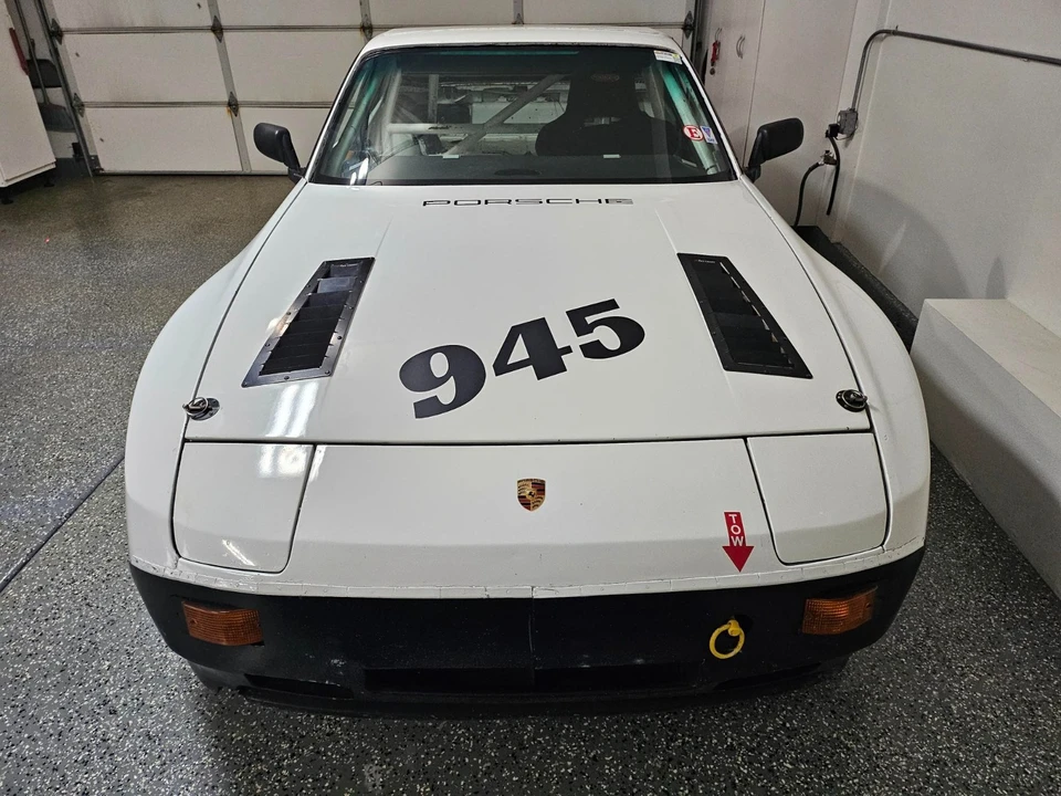 1985 Porsche 944 - Image 3 of 8