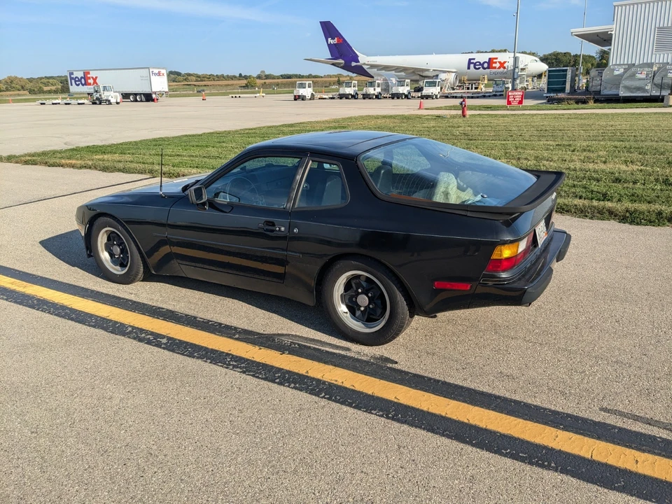 1985 Porsche 944 - Image 2 of 17