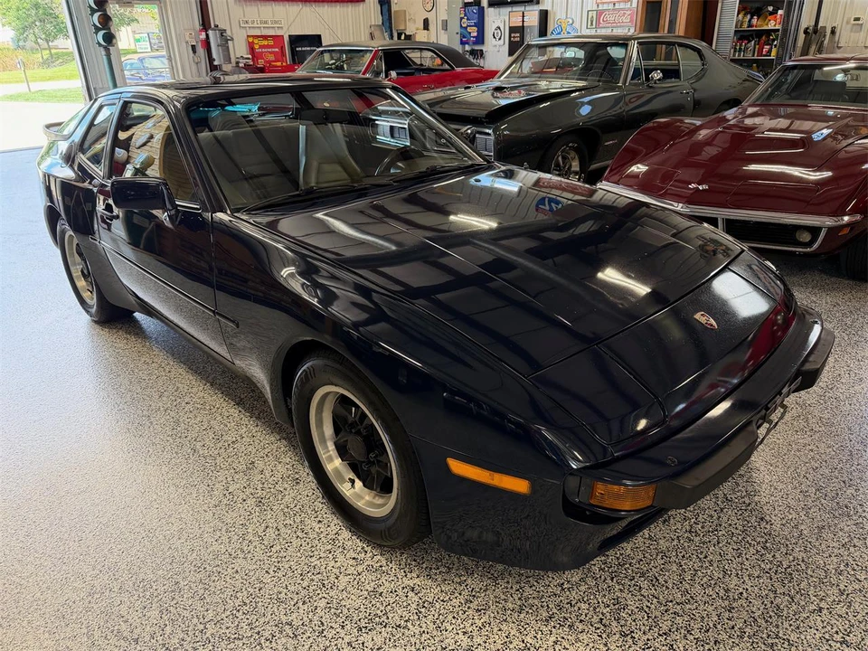 1985 Porsche 944 - Image 4 of 26