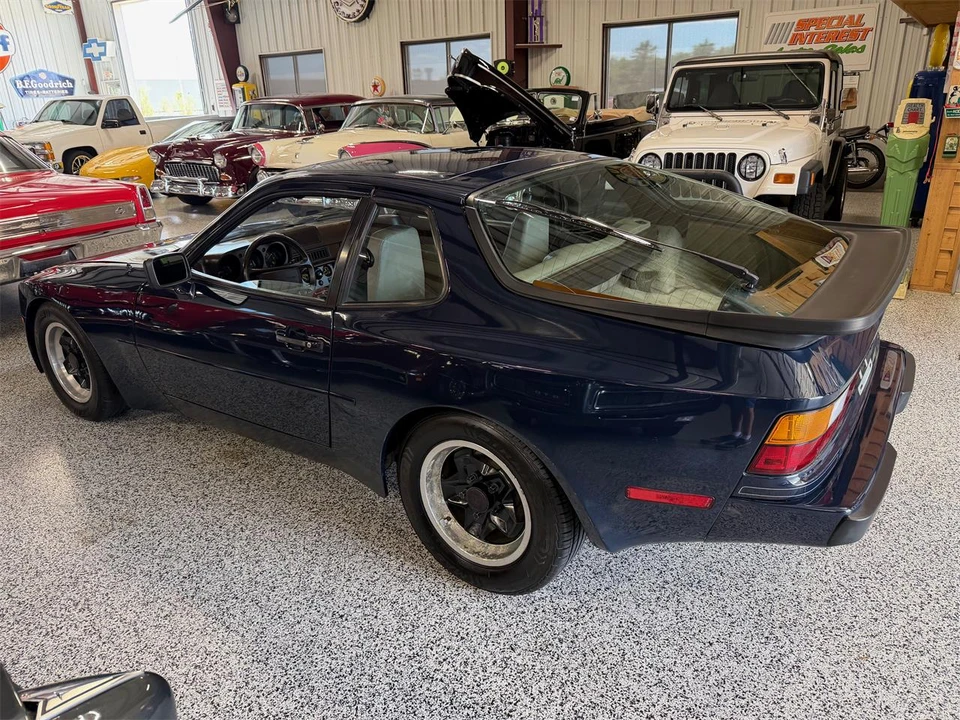 1985 Porsche 944 - Image 8 of 26
