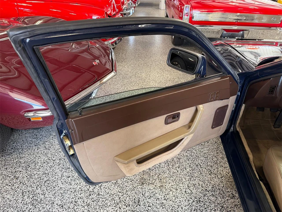 1985 Porsche 944 - Image 10 of 26