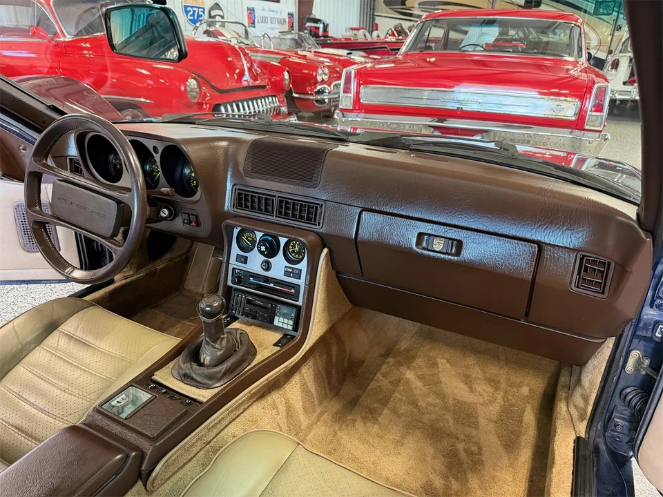 1985 Porsche 944 - Image 16 of 26