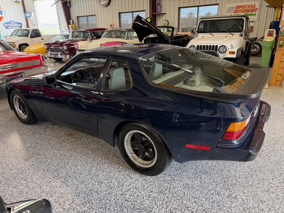 1985 Porsche 944 - Image 6 of 20