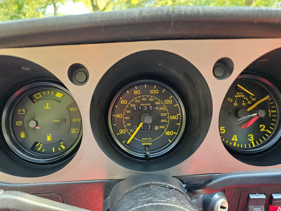 1985 Porsche 944 - Image 28 of 31
