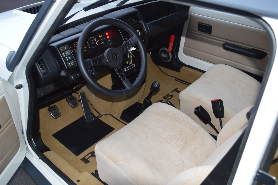 1985 Renault 5 Turbo 2 - Image 13 of 16