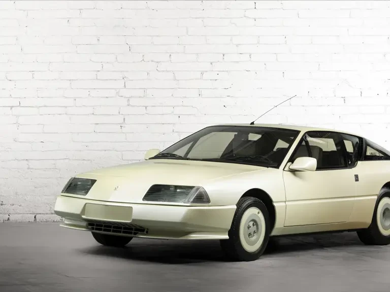 1985 Renault - Image 2 of 24