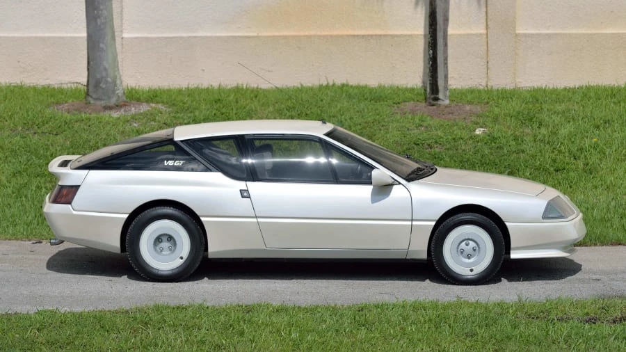 1985 Renault - Image 2 of 20