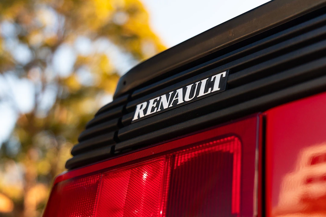 1985 Renault - Image 31 of 31