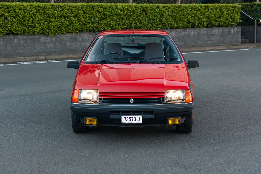 1985 Renault - Image 2 of 31