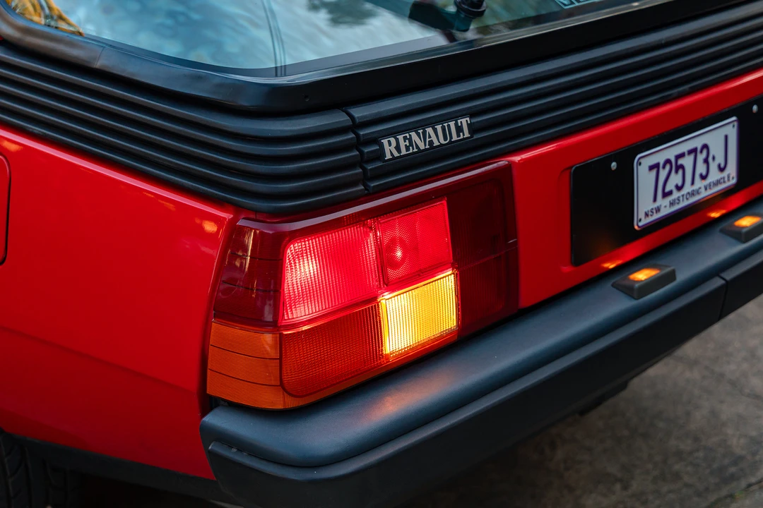 1985 Renault - Image 24 of 31