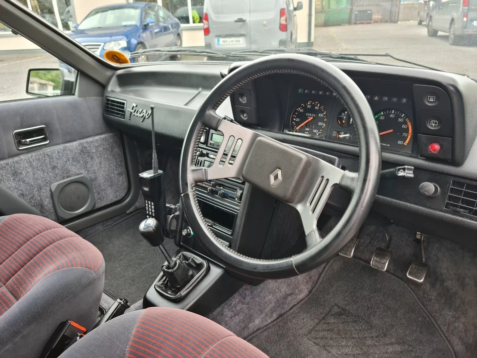 1985 Renault - Image 25 of 30