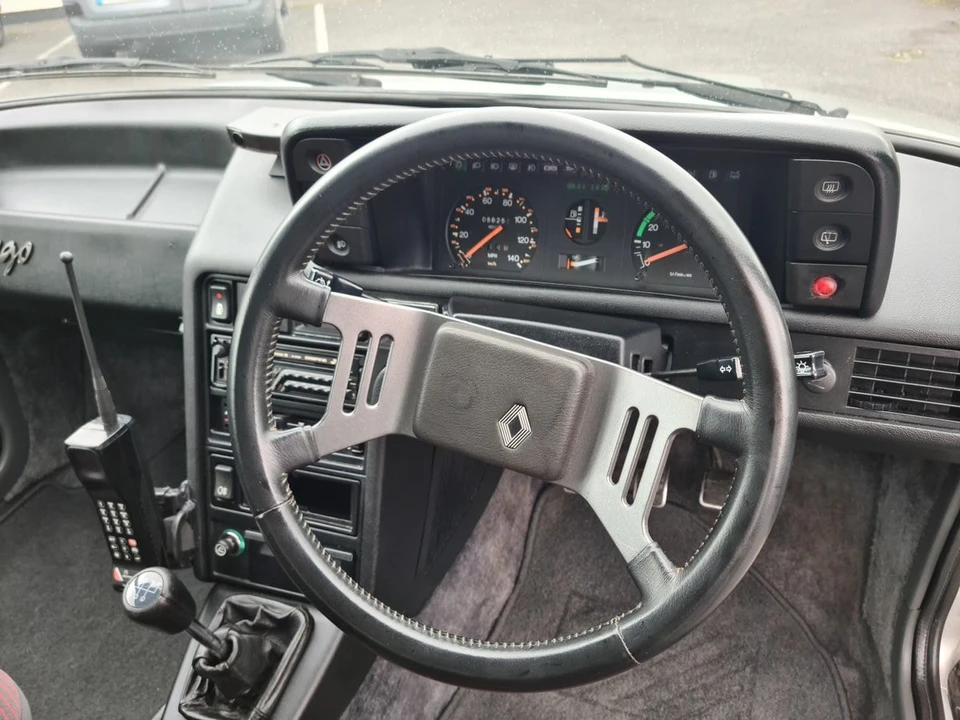 1985 Renault - Image 26 of 30