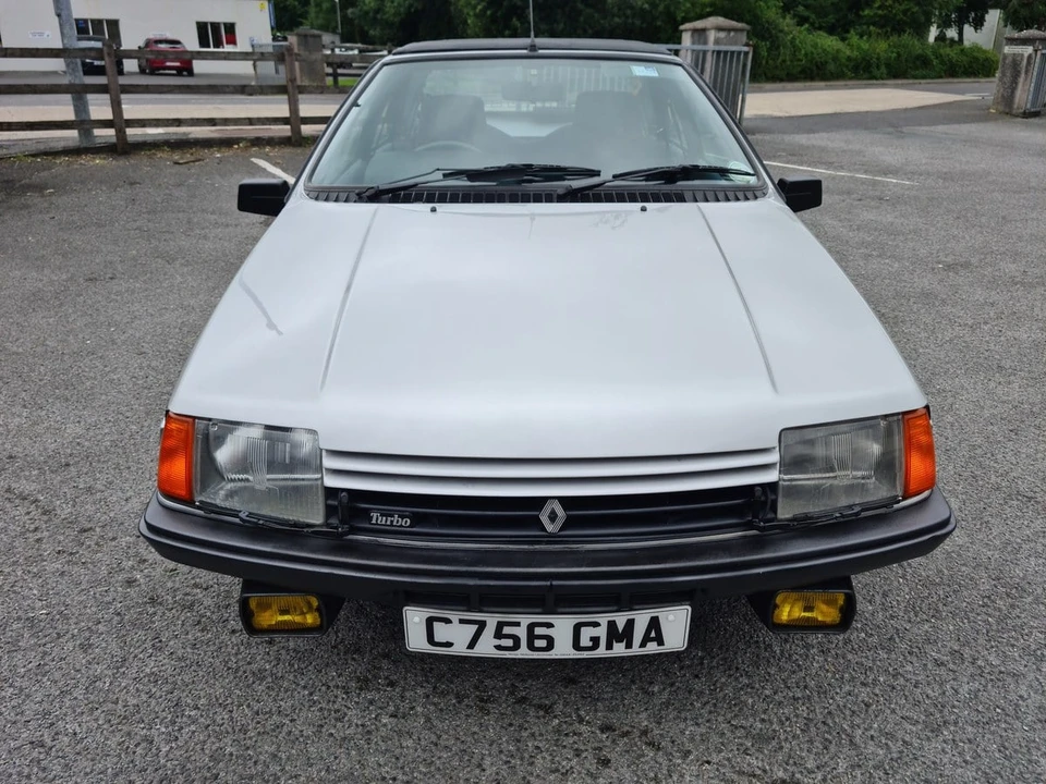 1985 Renault - Image 3 of 30