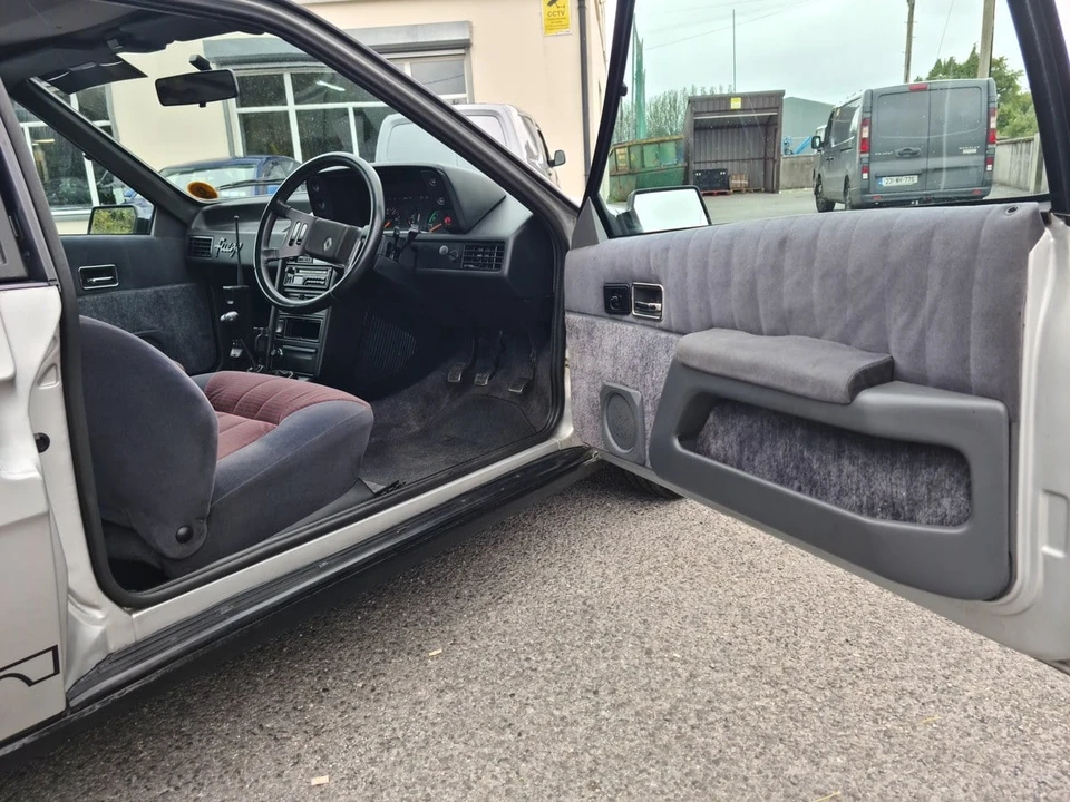 1985 Renault - Image 18 of 30