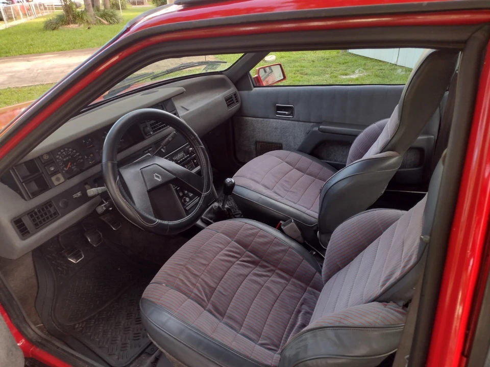 1985 Renault - Image 18 of 18