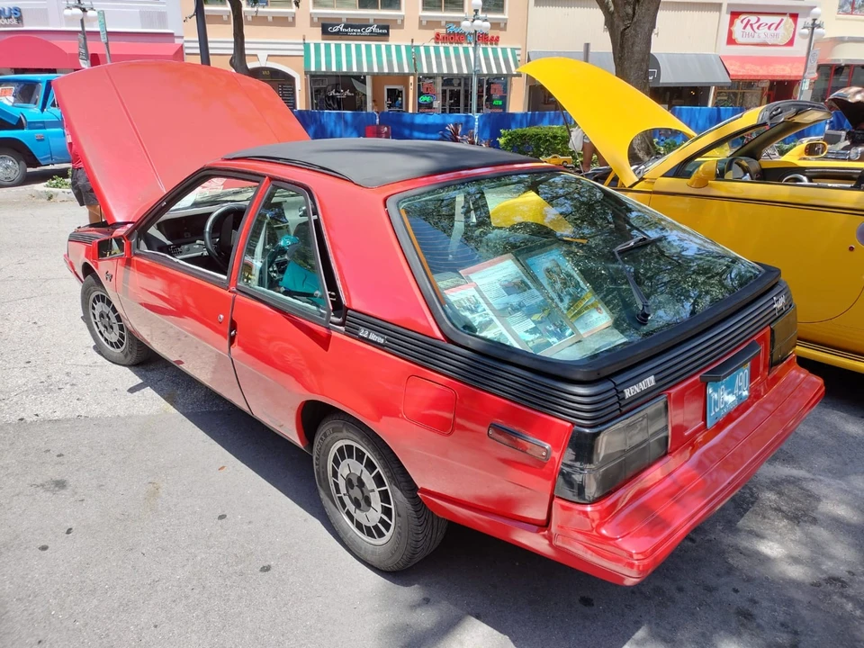 1985 Renault - Image 5 of 18