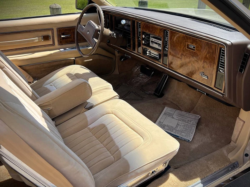 1985 Buick Riviera 4th-7th Gen - Image 14 of 17