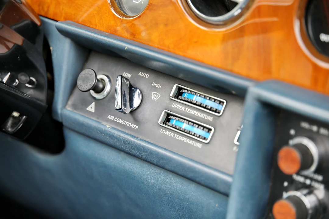 1985 Rolls-Royce Corniche Series I - Image 24 of 31