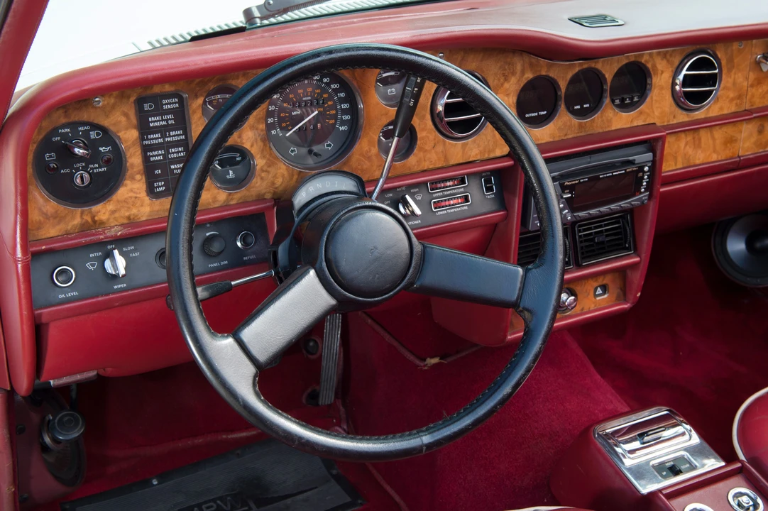 1985 Rolls-Royce Corniche Series II - Image 16 of 17