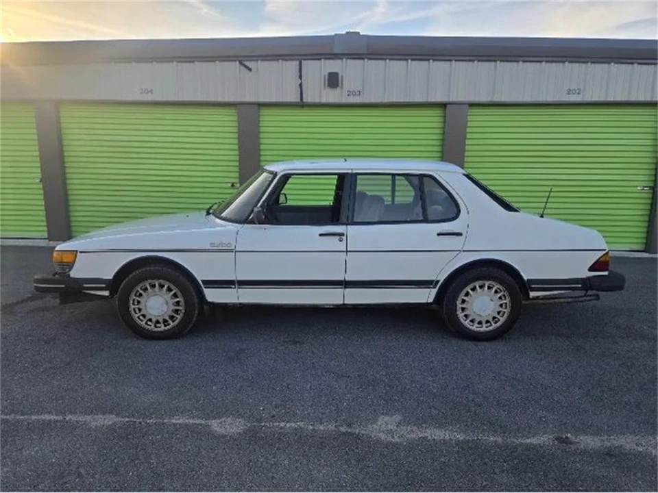 1985 Saab 900 1st Gen - Image 9 of 12