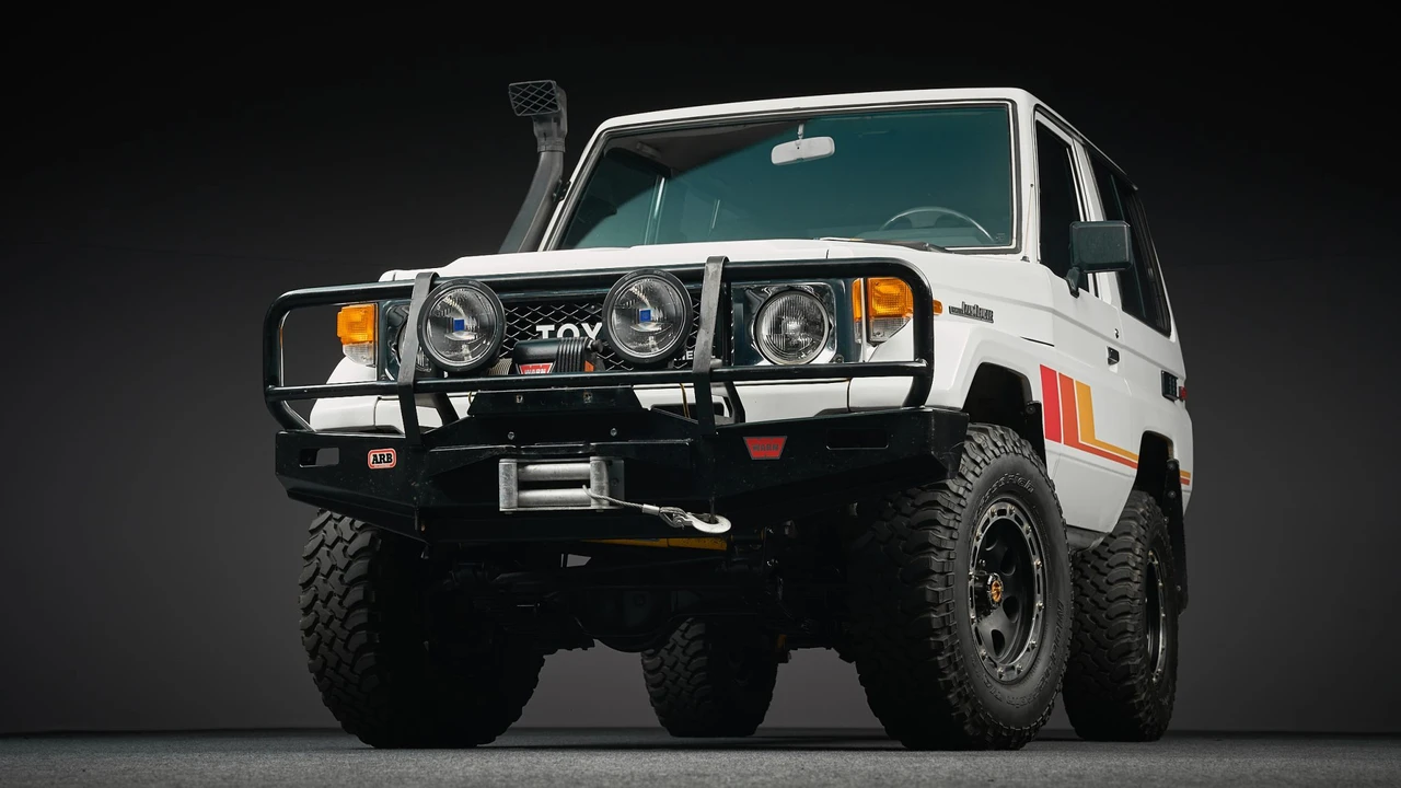 1985 Toyota J70 Land Cruiser - Image 8 of 31