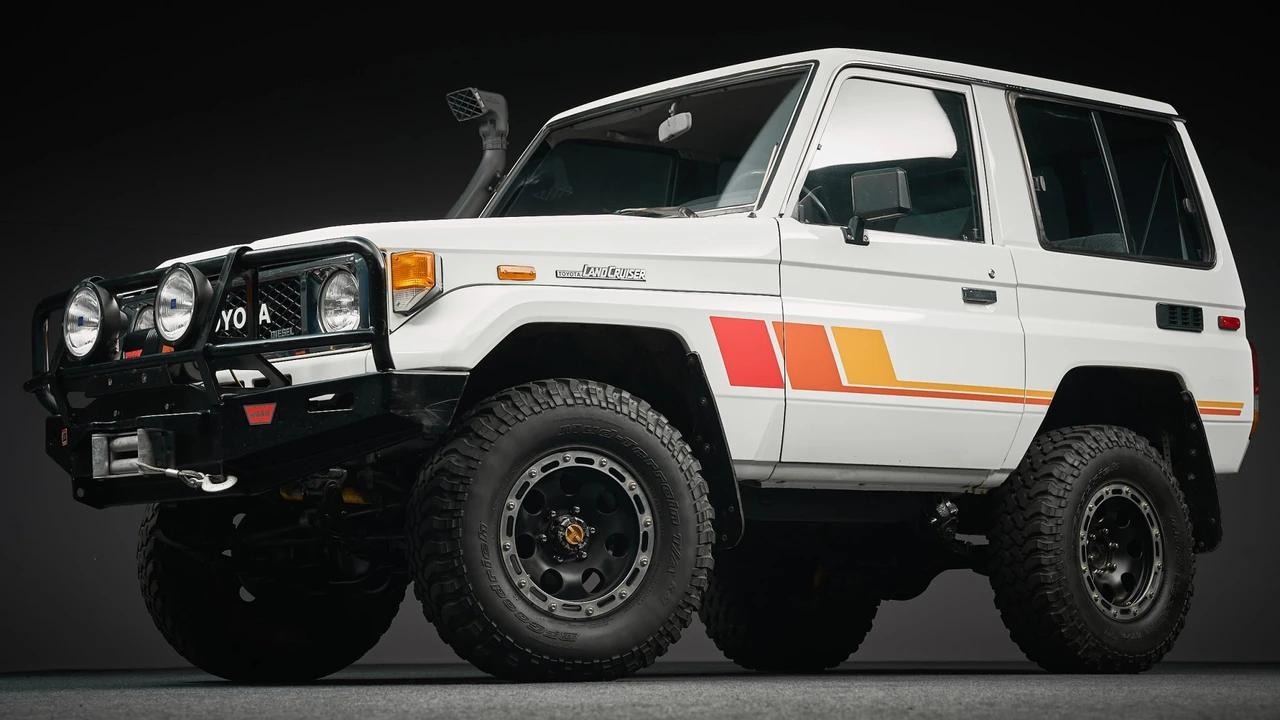 1985 Toyota J70 Land Cruiser - Image 9 of 31