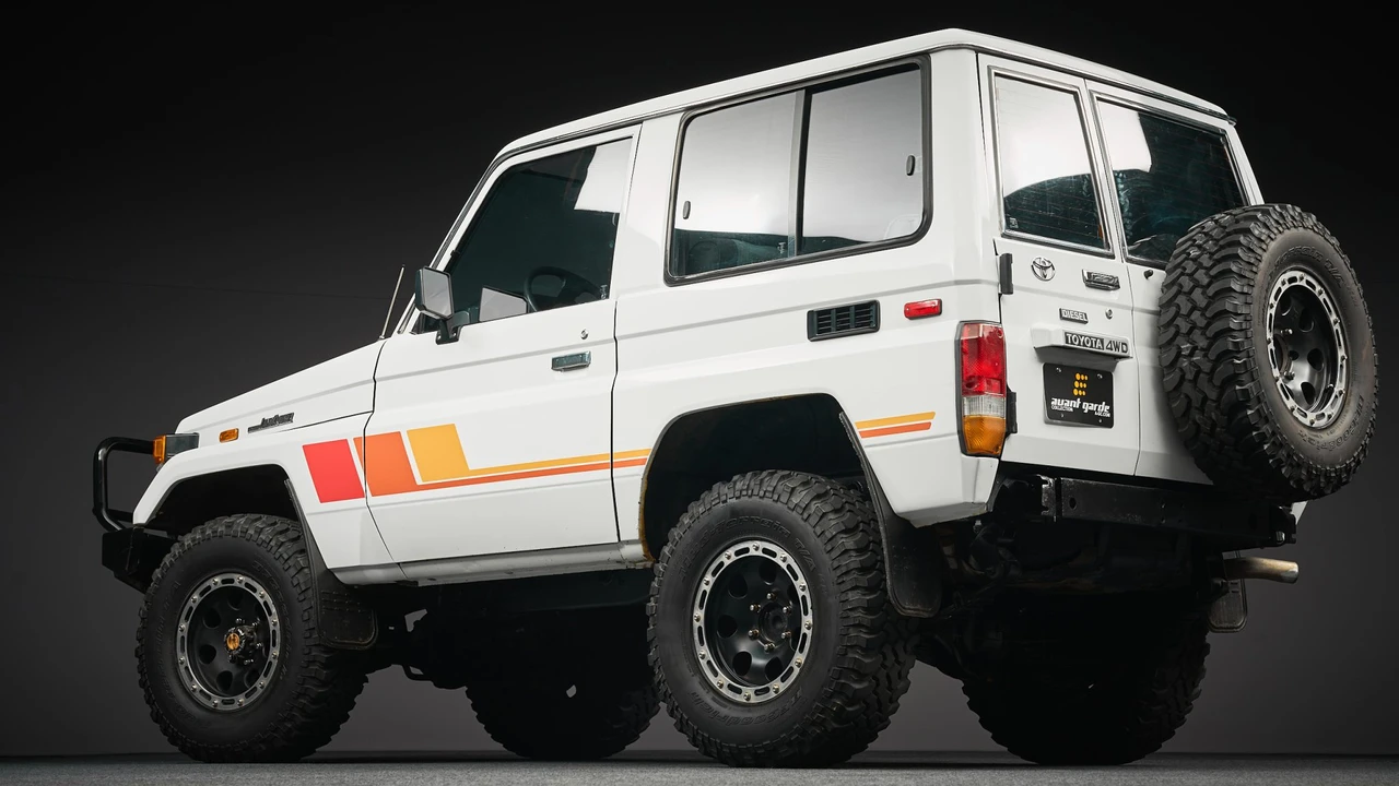 1985 Toyota J70 Land Cruiser - Image 12 of 31