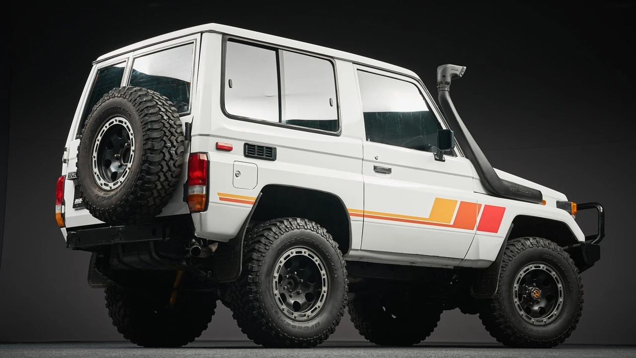 1985 Toyota J70 Land Cruiser - Image 19 of 31
